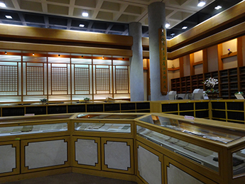 Rare Books Collection Room (善本書室)