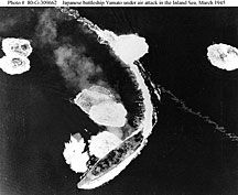 (3) 爆撃を受ける戦艦大和（1945年3月）