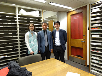 Dr. Chelsea Foxwell (Left）and Dr. Yuan Zhou (Center)