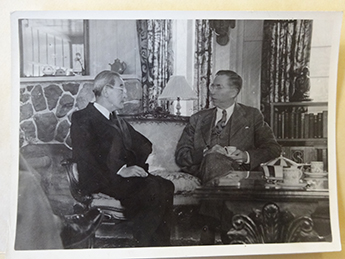 Kenneth W. Colegrove Papers（Left Ikuo Oyama）