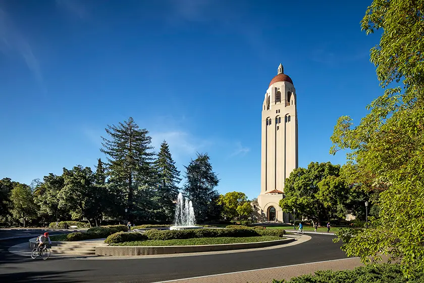 「フーヴァー研究所の外観」