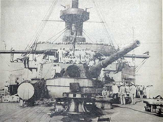 明治後期～大正期頃　大日本帝国海軍　戦艦「三笠」　金属置物　　大型　　Z旗付き