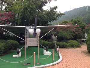 Image 4 : The central garden at the Nakdong River Victory Memorial Hall.